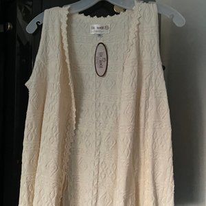 NWT Cream Size MD Sleeveless Top